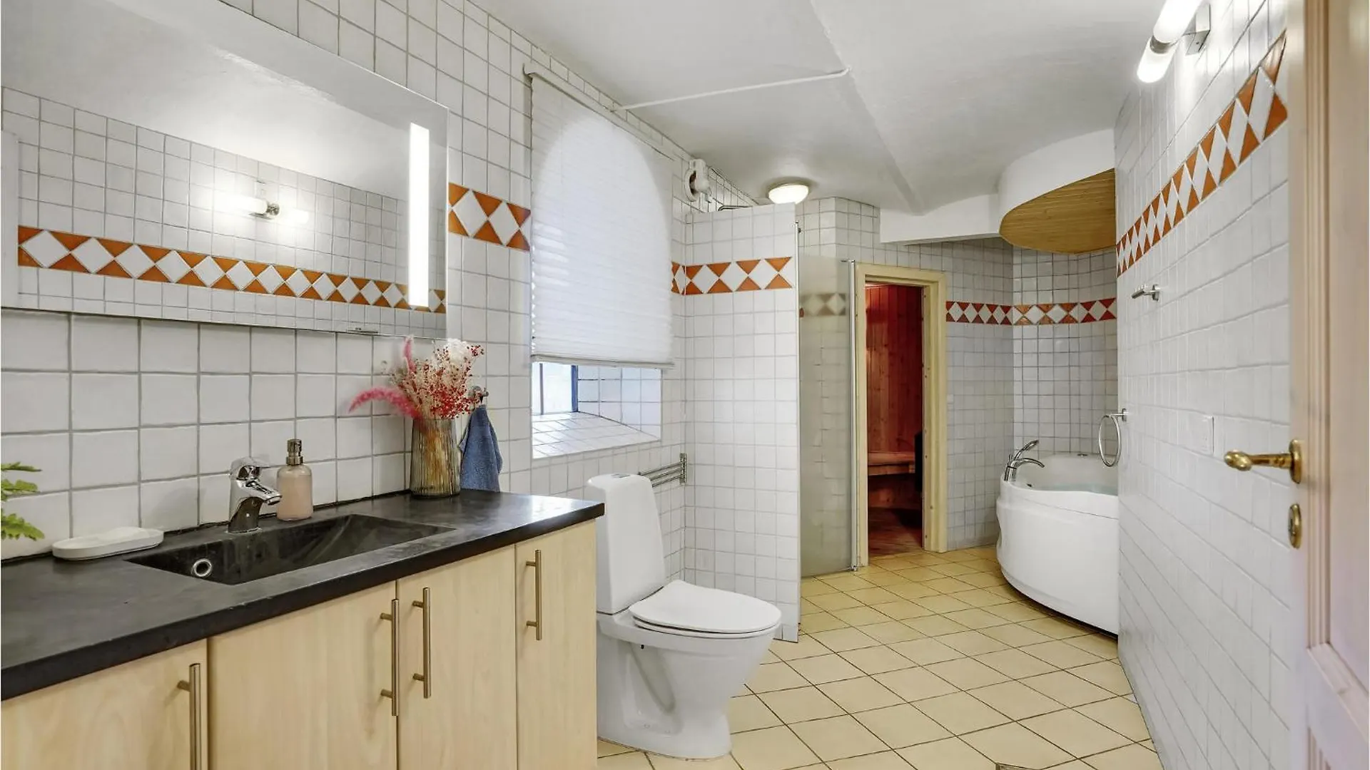 Gorgeous Apartment In Esbjerg V With Wifi 0*,